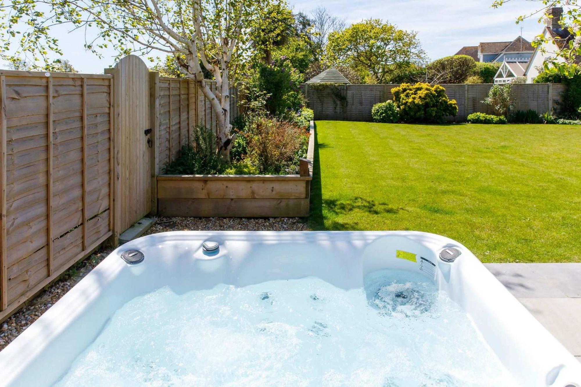 Spacious Home For 8 In Witterings - Walk To Beach East Wittering Exterior photo